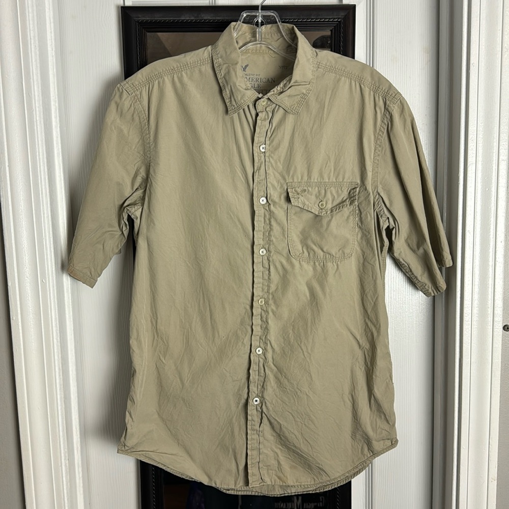 American Eagle A&E tan button shirt